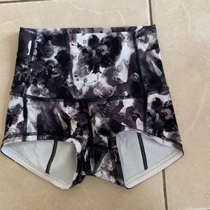 Lululemon size 2 Booty Shorts